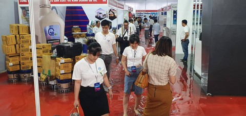 Khu vực phụ trợ của triển lãm ôtô Việt Nam 2019 bì bõm nước - Ảnh 1. Khu vực phụ trợ của triển lãm ôtô Việt Nam 2019 bì bõm nước - Ảnh 1.