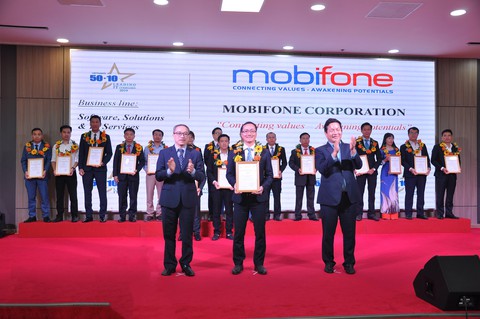 MobiFone nhận cú đúp danh hiệu doanh nghiệp CNTT hàng đầu Việt Nam 2019 - Ảnh 1. MobiFone nhận cú đúp danh hiệu doanh nghiệp CNTT hàng đầu Việt Nam 2019 - Ảnh 1.