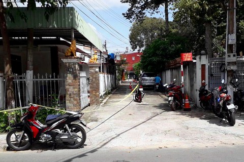 Truy tìm nghi phạm đâm chết ‘tình địch’ rồi bỏ trốn - Ảnh 1. Truy tìm nghi phạm đâm chết ‘tình địch’ rồi bỏ trốn - Ảnh 1.