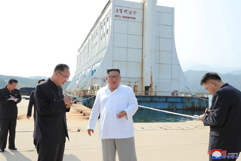 Ông Kim Jong Un ra lệnh đập hết biệt thự Hàn Quốc trên núi Kim Cương - Ảnh 1. Ông Kim Jong Un ra lệnh đập hết biệt thự Hàn Quốc trên núi Kim Cương - Ảnh 1.