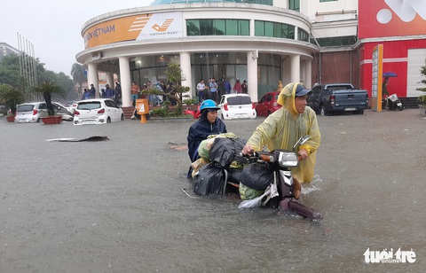 Miền Trung, miền Nam nguy cơ ngập lụt do bão đầu tháng 11 - Ảnh 2. Miền Trung, miền Nam nguy cơ ngập lụt do bão đầu tháng 11 - Ảnh 2.