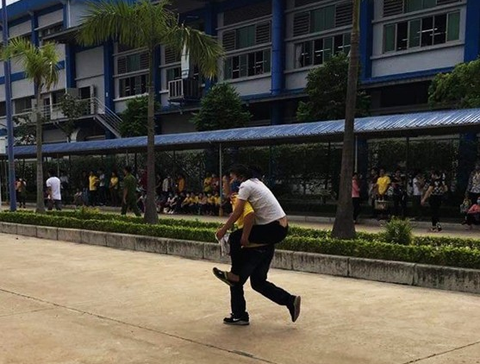 Vừa đi làm trở lại, hàng chục công nhân lại choáng váng vì ngộ độc khí - Ảnh 1. Vừa đi làm trở lại, hàng chục công nhân lại choáng váng vì ngộ độc khí - Ảnh 1.