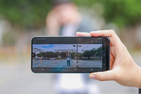Loạt thủ thuật quay clip Tiktok, làm phim không khó chỉ với smartphone - Ảnh 4. Loạt thủ thuật quay clip Tiktok, làm phim không khó chỉ với smartphone - Ảnh 4.