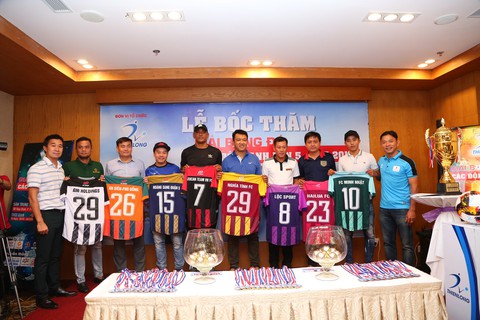 Hết V-League, cầu thủ đi đá phong trào - Ảnh 1. Hết V-League, cầu thủ đi đá phong trào - Ảnh 1.