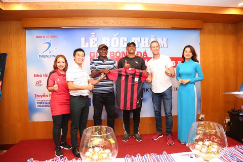 Hết V-League, cầu thủ đi đá phong trào - Ảnh 2. Hết V-League, cầu thủ đi đá phong trào - Ảnh 2.