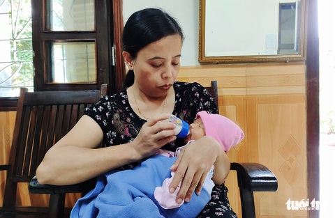 Mẹ bỏ con gái mới sinh kèm thư ‘khó khăn không nuôi con được’ - Ảnh 1. Mẹ bỏ con gái mới sinh kèm thư ‘khó khăn không nuôi con được’ - Ảnh 1.