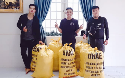 Sinh viên đại học Duy Tân làm từ thiện và hỗ trợ người gặp nạn - Ảnh 2. Sinh viên đại học Duy Tân làm từ thiện và hỗ trợ người gặp nạn - Ảnh 2.