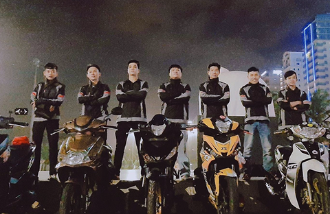 Sinh viên đại học Duy Tân làm từ thiện và hỗ trợ người gặp nạn - Ảnh 1. Sinh viên đại học Duy Tân làm từ thiện và hỗ trợ người gặp nạn - Ảnh 1.