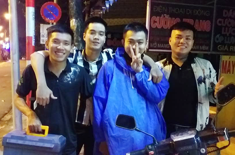Sinh viên đại học Duy Tân làm từ thiện và hỗ trợ người gặp nạn - Ảnh 3. Sinh viên đại học Duy Tân làm từ thiện và hỗ trợ người gặp nạn - Ảnh 3.