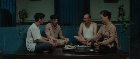 Phim kinh dị Bắc Kim Thang: Ý nghĩa nhân sinh về sự tha hóa của một gia đình - Ảnh 9. Phim kinh dị Bắc Kim Thang: Ý nghĩa nhân sinh về sự tha hóa của một gia đình - Ảnh 9.
