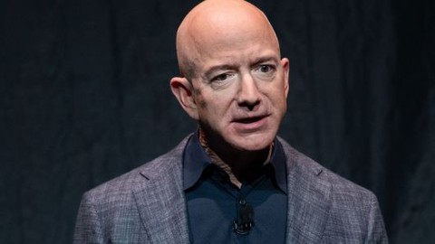 Tỉ phú Jeff Bezos mất gần 7 tỉ USD chỉ trong 1 ngày - Ảnh 1. Tỉ phú Jeff Bezos mất gần 7 tỉ USD chỉ trong 1 ngày - Ảnh 1.