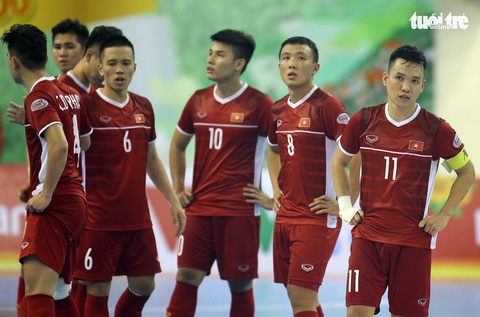 Futsal Việt Nam lại tiếp tục thua người Thái - Ảnh 4. Futsal Việt Nam lại tiếp tục thua người Thái - Ảnh 4.