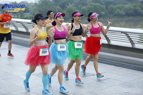 Truyền cảm hứng từ việc chạy tại Revive Marathon xuyên Việt - Ảnh 2. Truyền cảm hứng từ việc chạy tại Revive Marathon xuyên Việt - Ảnh 2.