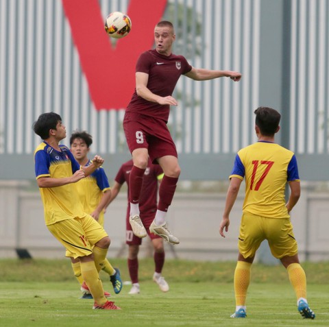 U19 Việt Nam xuất sắc đá bại U19 FK Sarajevo chiều 26-10 - Ảnh 2. U19 Việt Nam xuất sắc đá bại U19 FK Sarajevo chiều 26-10 - Ảnh 2.