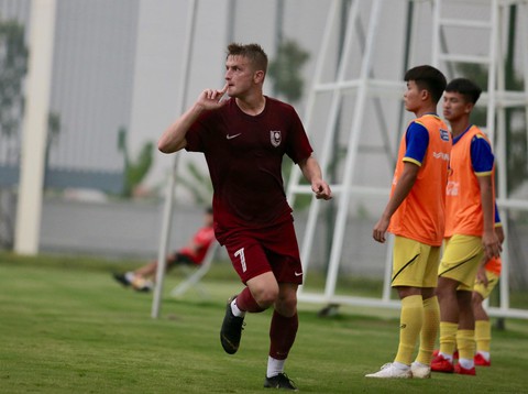 U19 Việt Nam xuất sắc đá bại U19 FK Sarajevo chiều 26-10 - Ảnh 5. U19 Việt Nam xuất sắc đá bại U19 FK Sarajevo chiều 26-10 - Ảnh 5.