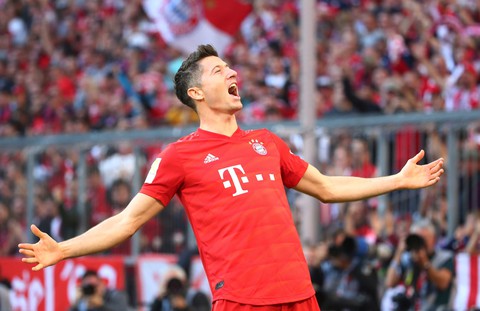 Lewandowski lập kỷ lục ghi bàn, Bayern Munich chiếm ngôi đầu bảng - Ảnh 2. Lewandowski lập kỷ lục ghi bàn, Bayern Munich chiếm ngôi đầu bảng - Ảnh 2.
