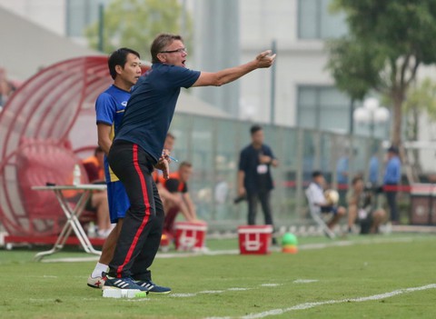 U19 Việt Nam xuất sắc đá bại U19 FK Sarajevo chiều 26-10 - Ảnh 10. U19 Việt Nam xuất sắc đá bại U19 FK Sarajevo chiều 26-10 - Ảnh 10.