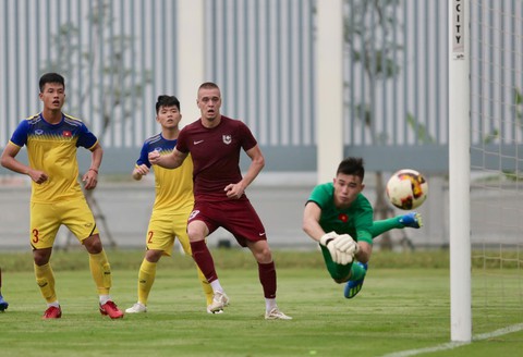 U19 Việt Nam xuất sắc đá bại U19 FK Sarajevo chiều 26-10 - Ảnh 9. U19 Việt Nam xuất sắc đá bại U19 FK Sarajevo chiều 26-10 - Ảnh 9.