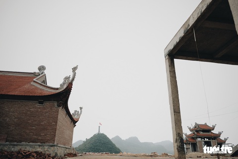 Bên trong công trình phá núi xây chùa hoành tráng ở Lũng Cú - Ảnh 10. Bên trong công trình phá núi xây chùa hoành tráng ở Lũng Cú - Ảnh 10.
