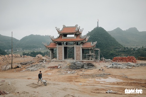 Bên trong công trình phá núi xây chùa hoành tráng ở Lũng Cú - Ảnh 6. Bên trong công trình phá núi xây chùa hoành tráng ở Lũng Cú - Ảnh 6.
