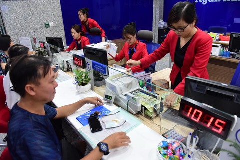Ngân hàng đổ xô bán... bảo hiểm nhân thọ - Ảnh 1. Ngân hàng đổ xô bán... bảo hiểm nhân thọ - Ảnh 1.
