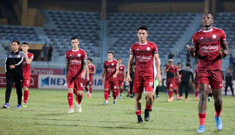 HLV CLB TP.HCM không đổ lỗi cho trọng tài về bàn thua đầu tiên trước Hà Nội FC - Ảnh 2. HLV CLB TP.HCM không đổ lỗi cho trọng tài về bàn thua đầu tiên trước Hà Nội FC - Ảnh 2.