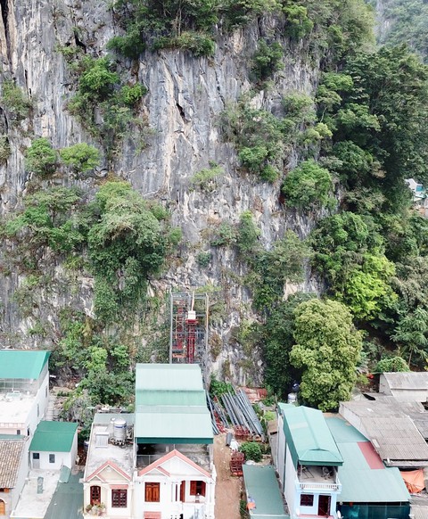 Xử nghiêm vụ xây thang máy lên núi ở Đồng Văn - Ảnh 6. Xử nghiêm vụ xây thang máy lên núi ở Đồng Văn - Ảnh 6.