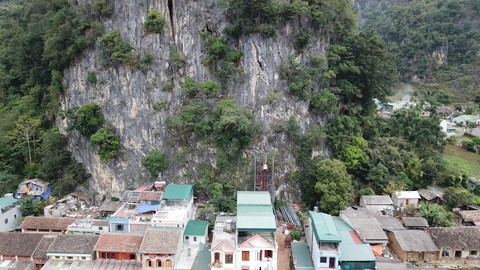 Xử nghiêm vụ xây thang máy lên núi ở Đồng Văn - Ảnh 10. Xử nghiêm vụ xây thang máy lên núi ở Đồng Văn - Ảnh 10.