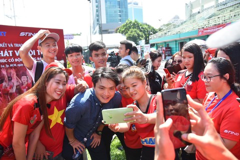 Ca khúc Khát khao Việt Nam giành 300 triệu đồng tiền thưởng - Ảnh 2. Ca khúc Khát khao Việt Nam giành 300 triệu đồng tiền thưởng - Ảnh 2.
