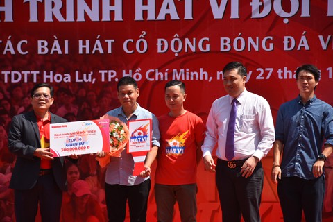 Ca khúc Khát khao Việt Nam giành 300 triệu đồng tiền thưởng - Ảnh 1. Ca khúc Khát khao Việt Nam giành 300 triệu đồng tiền thưởng - Ảnh 1.