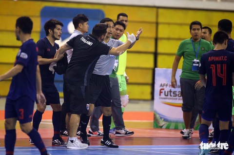 Thái Lan vô địch futsal Đông Nam Á 2019 sau trận chung kết suýt có đánh nhau - Ảnh 4. Thái Lan vô địch futsal Đông Nam Á 2019 sau trận chung kết suýt có đánh nhau - Ảnh 4.