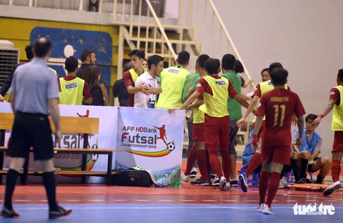 Thái Lan vô địch futsal Đông Nam Á 2019 sau trận chung kết suýt có đánh nhau - Ảnh 6. Thái Lan vô địch futsal Đông Nam Á 2019 sau trận chung kết suýt có đánh nhau - Ảnh 6.