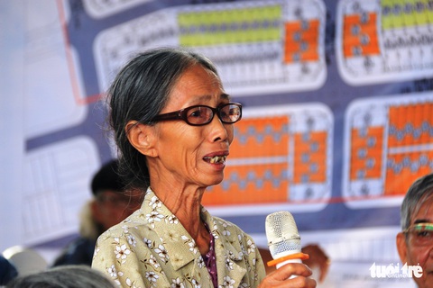 Chủ tịch Thừa Thiên Huế dẫn bà con Thượng thành đi xem nơi ở mới - Ảnh 2. Chủ tịch Thừa Thiên Huế dẫn bà con Thượng thành đi xem nơi ở mới - Ảnh 2.