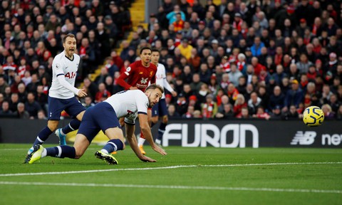 Thắng ngược kịch tính Tottenham, Liverpool hơn Man City 6 điểm - Ảnh 1. Thắng ngược kịch tính Tottenham, Liverpool hơn Man City 6 điểm - Ảnh 1.