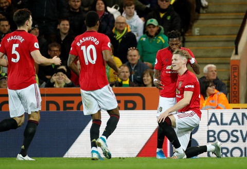 Rashford và Martial đá hỏng phạt đền, M.U vẫn có được niềm vui chiến thắng - Ảnh 1. Rashford và Martial đá hỏng phạt đền, M.U vẫn có được niềm vui chiến thắng - Ảnh 1.