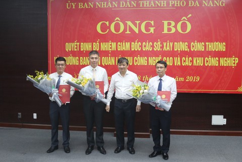 Đà Nẵng bổ nhiệm 2 giám đốc sở và 1 trưởng ban - Ảnh 1. Đà Nẵng bổ nhiệm 2 giám đốc sở và 1 trưởng ban - Ảnh 1.
