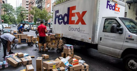 Giao thông New York điêu đứng vì 1,5 triệu kiện hàng mua online mỗi ngày - Ảnh 1. Giao thông New York điêu đứng vì 1,5 triệu kiện hàng mua online mỗi ngày - Ảnh 1.