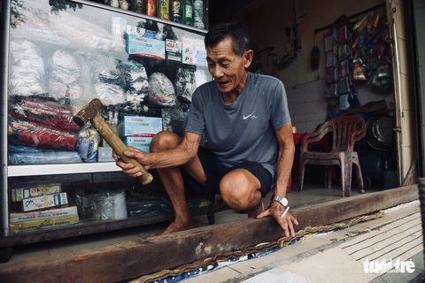 Triều cường lại lênh láng nhiều đường phố TP.HCM - Ảnh 3. Triều cường lại lênh láng nhiều đường phố TP.HCM - Ảnh 3.