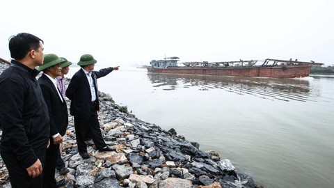 Phê bình cục phó và nguyên cục phó Cục Đường thủy VN - Ảnh 1. Phê bình cục phó và nguyên cục phó Cục Đường thủy VN - Ảnh 1.