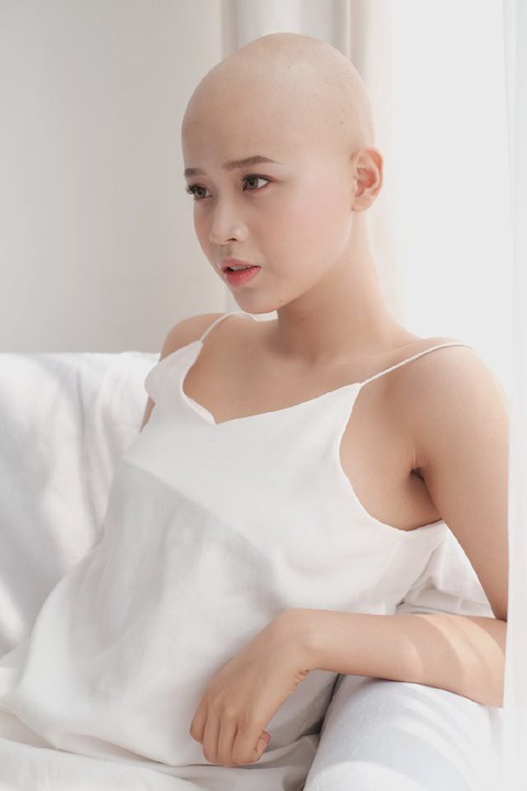 Nữ sinh bị ung thư đi thi duyên dáng - Ảnh 4. Nữ sinh bị ung thư đi thi duyên dáng - Ảnh 4.