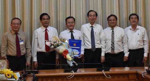 Ông Trần Thúc Chương giữ chức Phó chủ tịch UBND quận 11 - Ảnh 1. Ông Trần Thúc Chương giữ chức Phó chủ tịch UBND quận 11 - Ảnh 1.