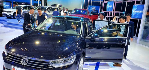 Volkswagen trưng bày xe có bản đồ đường lưỡi bò, trách nhiệm thuộc về ai? - Ảnh 1. Volkswagen trưng bày xe có bản đồ đường lưỡi bò, trách nhiệm thuộc về ai? - Ảnh 1.