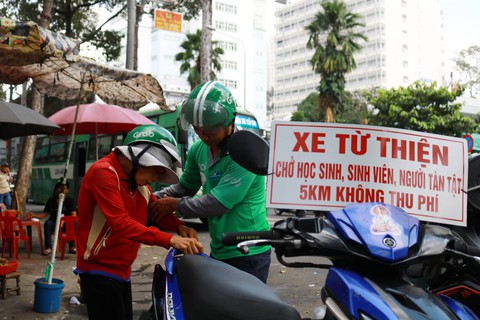 Thằng hâm chạy Grab miễn phí khắp Sài Gòn - Ảnh 1. Thằng hâm chạy Grab miễn phí khắp Sài Gòn - Ảnh 1.