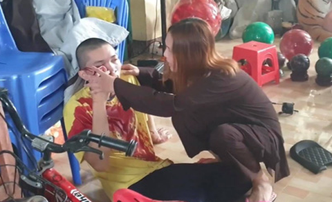 Công an đã làm việc với 12 người đại náo tịnh thất Bồng Lai - Ảnh 1. Công an đã làm việc với 12 người đại náo tịnh thất Bồng Lai - Ảnh 1.
