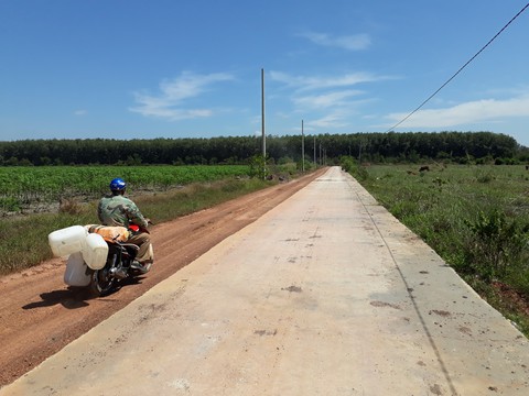 Nghĩ từ những bảng cảnh báo dự án ma - Ảnh 1. Nghĩ từ những bảng cảnh báo dự án ma - Ảnh 1.