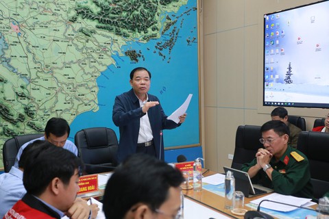 Chiều 29-10, áp thấp mạnh thành bão, mưa rất lớn ở Trung Bộ và Tây Nguyên - Ảnh 3. Chiều 29-10, áp thấp mạnh thành bão, mưa rất lớn ở Trung Bộ và Tây Nguyên - Ảnh 3.