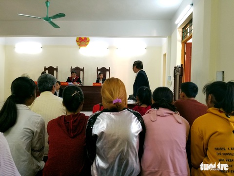 Xử vụ nữ sinh Hưng Yên đòi bồi thường vì bị bạn đánh hội đồng - Ảnh 1. Xử vụ nữ sinh Hưng Yên đòi bồi thường vì bị bạn đánh hội đồng - Ảnh 1.
