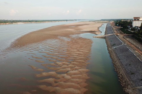Nước sông Mekong hạ xuống mức thấp nhất trong 100 năm qua - Ảnh 2. Nước sông Mekong hạ xuống mức thấp nhất trong 100 năm qua - Ảnh 2.