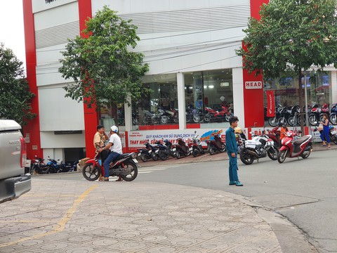 Công an phong tỏa hiện trường, bắt nghi phạm gây nổ Cục Thuế Bình Dương - Ảnh 1. Công an phong tỏa hiện trường, bắt nghi phạm gây nổ Cục Thuế Bình Dương - Ảnh 1.