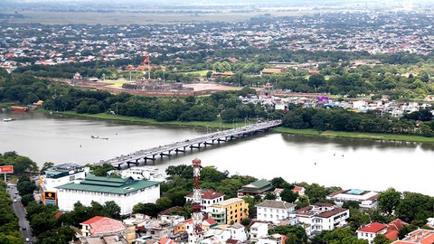 Mở rộng Huế gấp năm lần: Được gì? Mất gì? - Ảnh 3. Mở rộng Huế gấp năm lần: Được gì? Mất gì? - Ảnh 3.